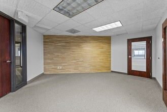 7301 Ohms Ln, Edina, MN à louer Photo intérieure- Image 1 de 33
