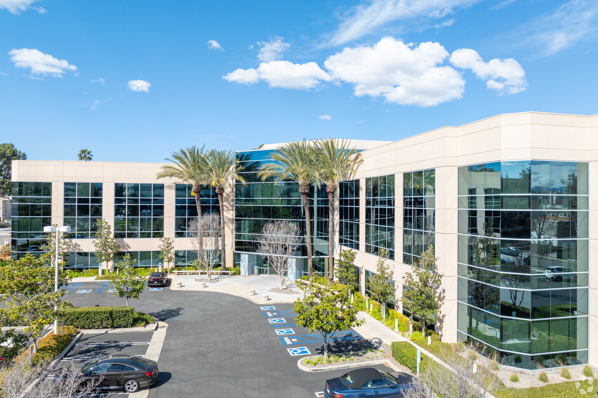 5820 Canoga Ave, Woodland Hills, CA for lease Primary Photo- Image 1 of 9