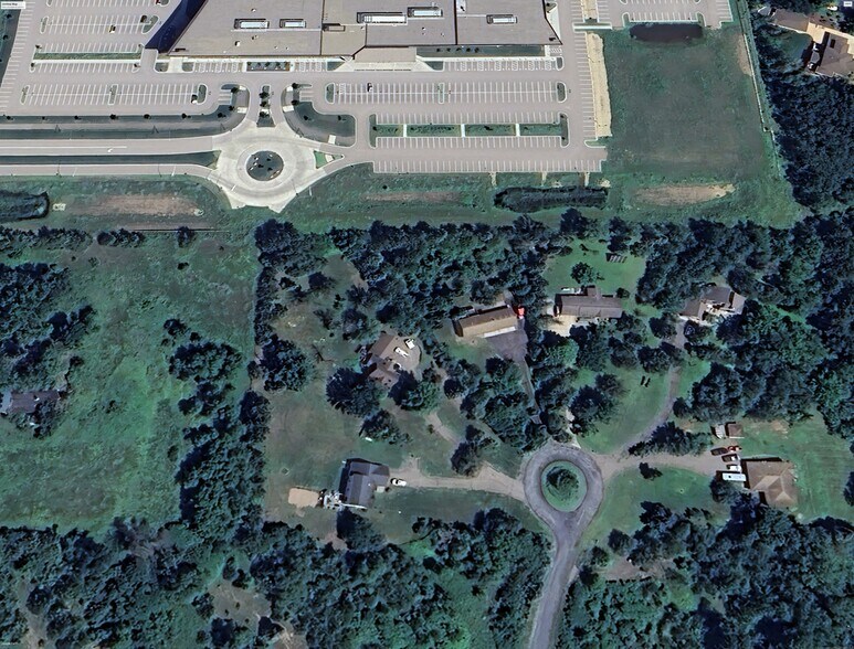 724 Green Briar Rd, Hudson, WI à vendre - Photo du bâtiment - Image 2 de 2