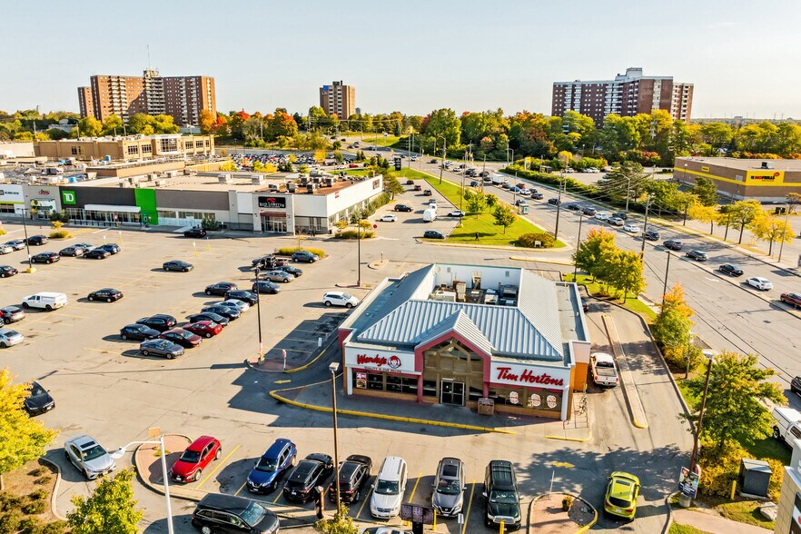1585-1611 Merivale Rd, Ottawa, ON à louer - Photo du bâtiment - Image 3 de 6