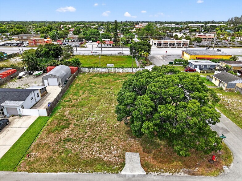 2877 Forest Hill Blvd, West Palm Beach, FL à vendre - Photo du bâtiment - Image 3 de 16