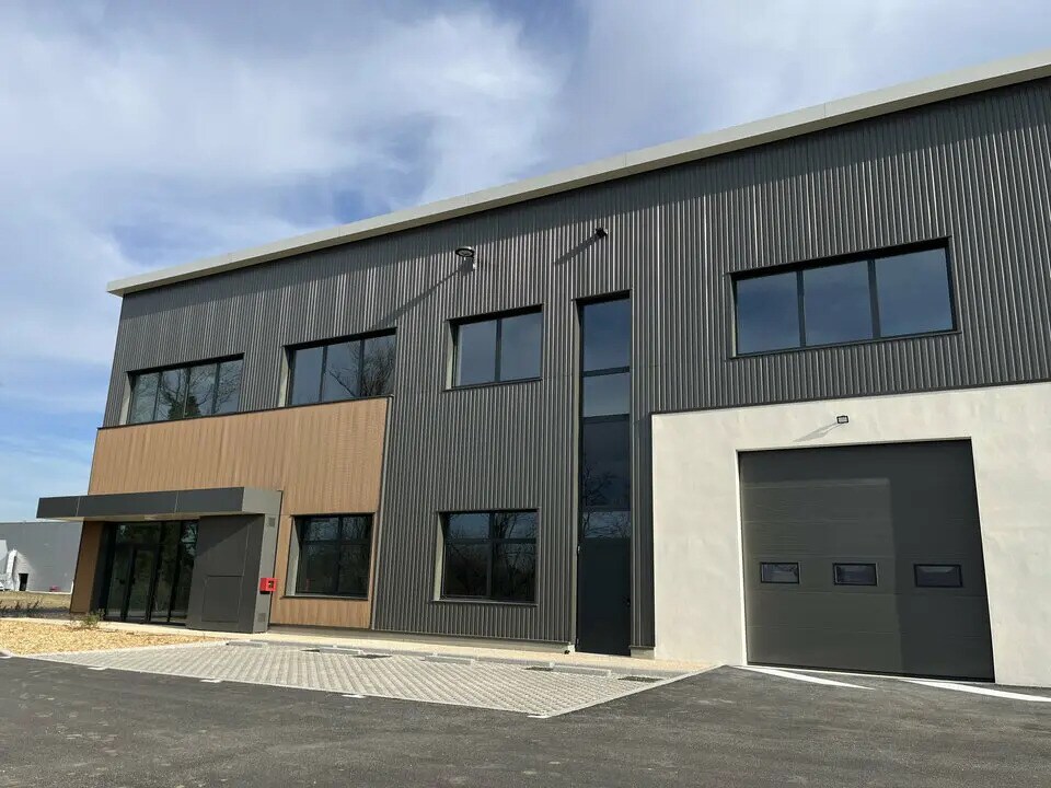 25 Rue Du Lyonnais, Saint-Priest for lease Building Photo- Image 1 of 19