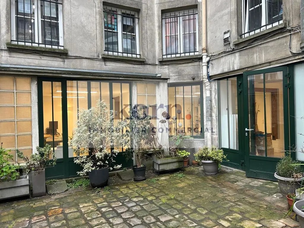 Retail in Paris for lease Building Photo- Image 1 of 10