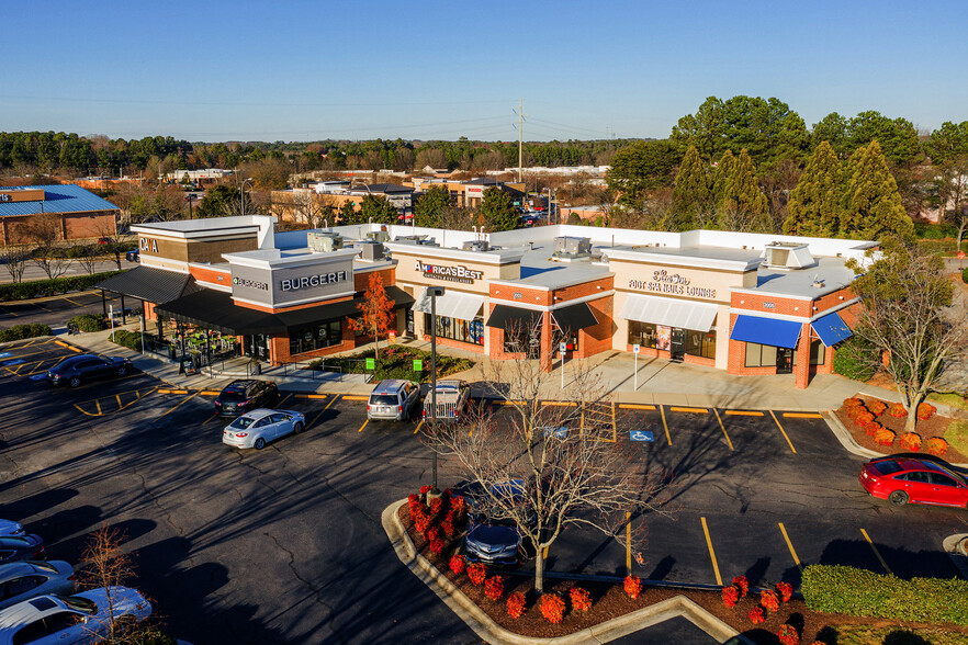 2001-2005 Walnut St, Cary, NC à vendre - Photo du bâtiment - Image 1 de 1