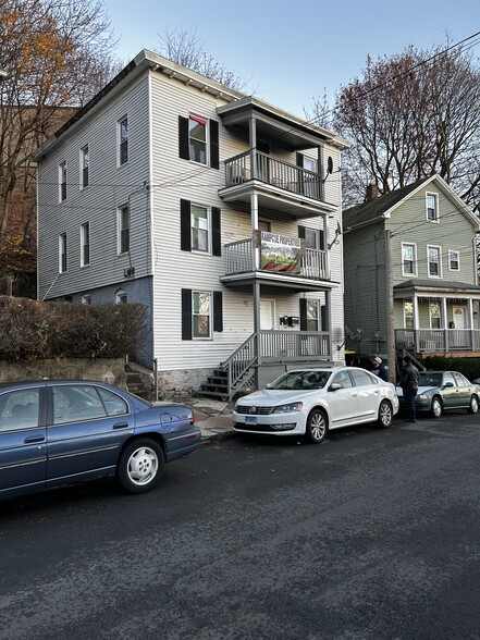 140 Orange St, Waterbury, CT à vendre - Photo du bâtiment - Image 2 de 13