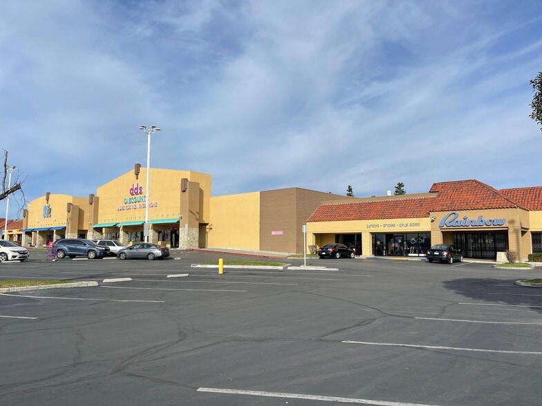 128-300 W Base Line Rd, Rialto, CA for lease - Building Photo - Image 3 of 7