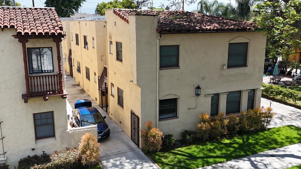 921 N Lacy St, Santa Ana, CA à vendre - Photo du bâtiment - Image 1 de 38