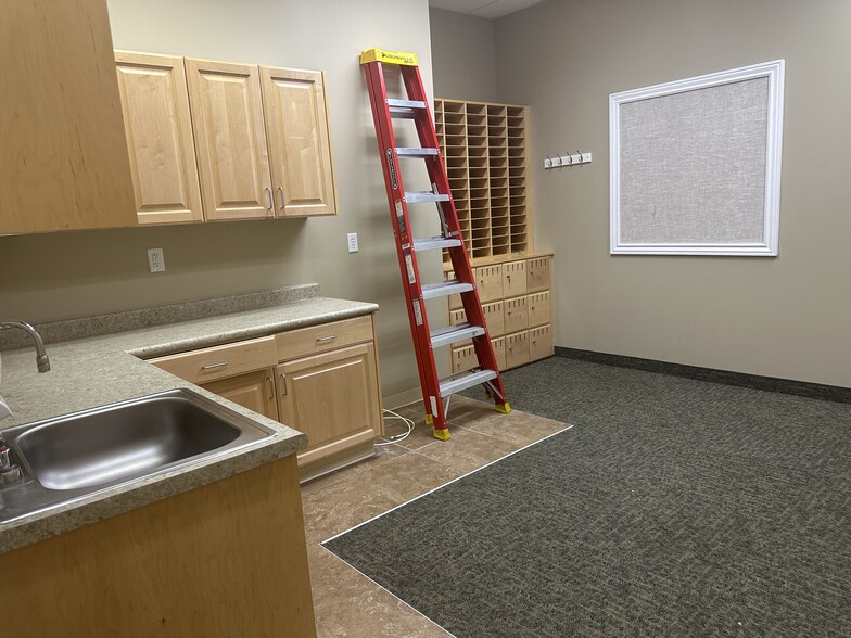 811-867 N 900 W, Orem, UT for lease - Interior Photo - Image 3 of 56