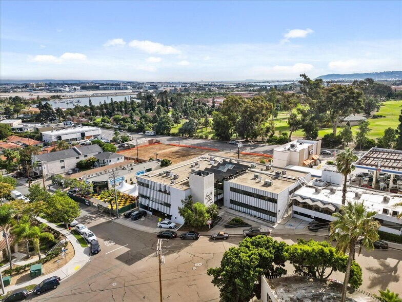 3065 Rosecrans Pl, San Diego, CA à louer - Photo du bâtiment - Image 3 de 26