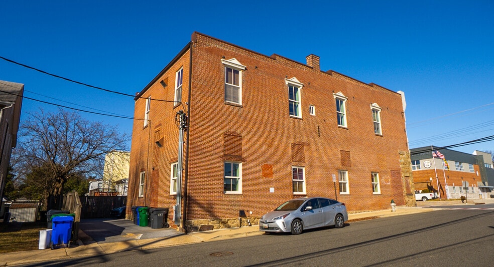 900 Montgomery St, Laurel, MD à vendre - Photo du bâtiment - Image 3 de 6