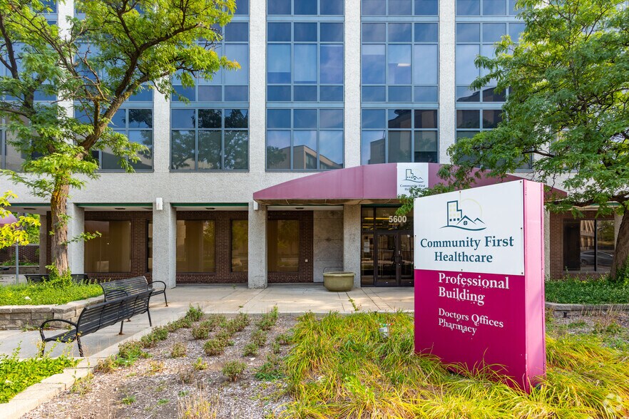 5600 W Addison St, Chicago, IL à louer - Photo du bâtiment - Image 3 de 5
