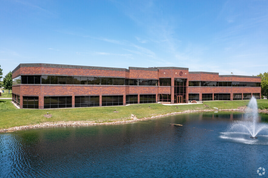 300 N Patrick Blvd, Brookfield, WI for lease - Building Photo - Image 1 of 6