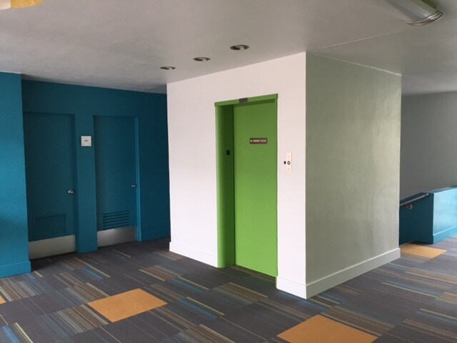 100-139 S Palm Canyon Dr, Palm Springs, CA à louer - Photo intérieure - Image 2 de 10