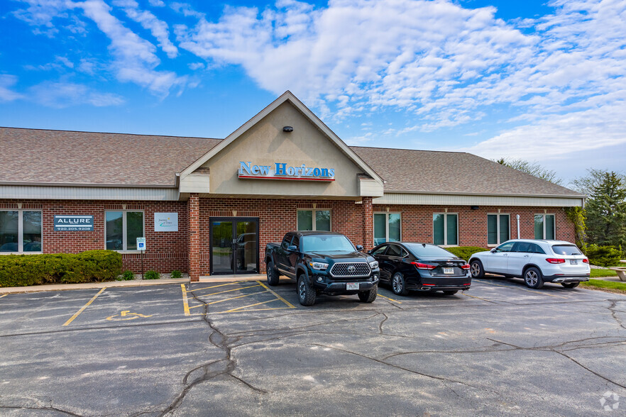 5793 W Grande Market Dr, Appleton, WI for lease - Building Photo - Image 3 of 40