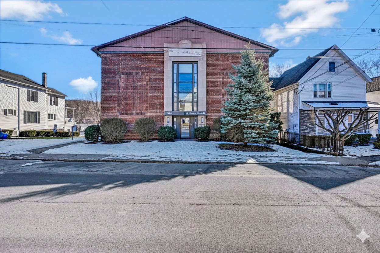 301 Delaware Ave, Olyphant, PA for sale Primary Photo- Image 1 of 96