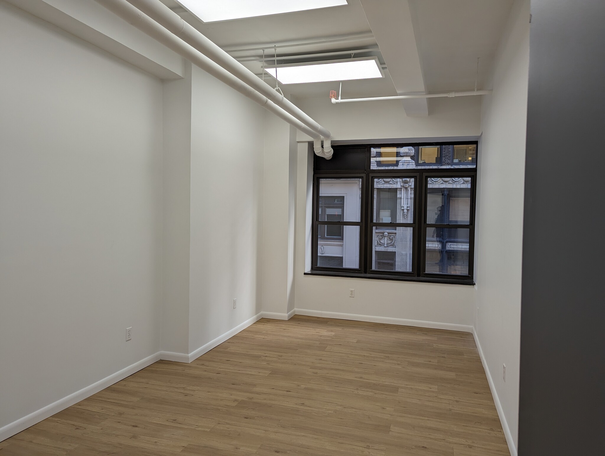 40 W 37th St, New York, NY for lease Building Photo- Image 1 of 8