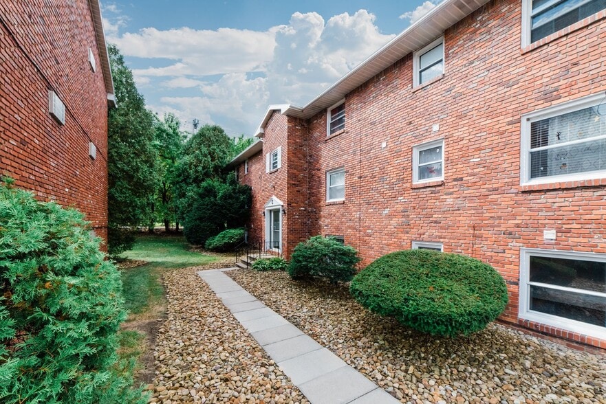 1005-1015 Willowbrook Dr, Greensburg, PA à vendre - Photo du bâtiment - Image 3 de 11