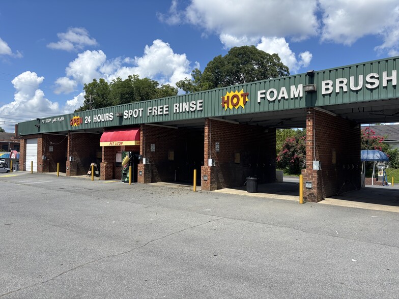 1005 S Roan St, Johnson City, TN for sale - Primary Photo - Image 1 of 4