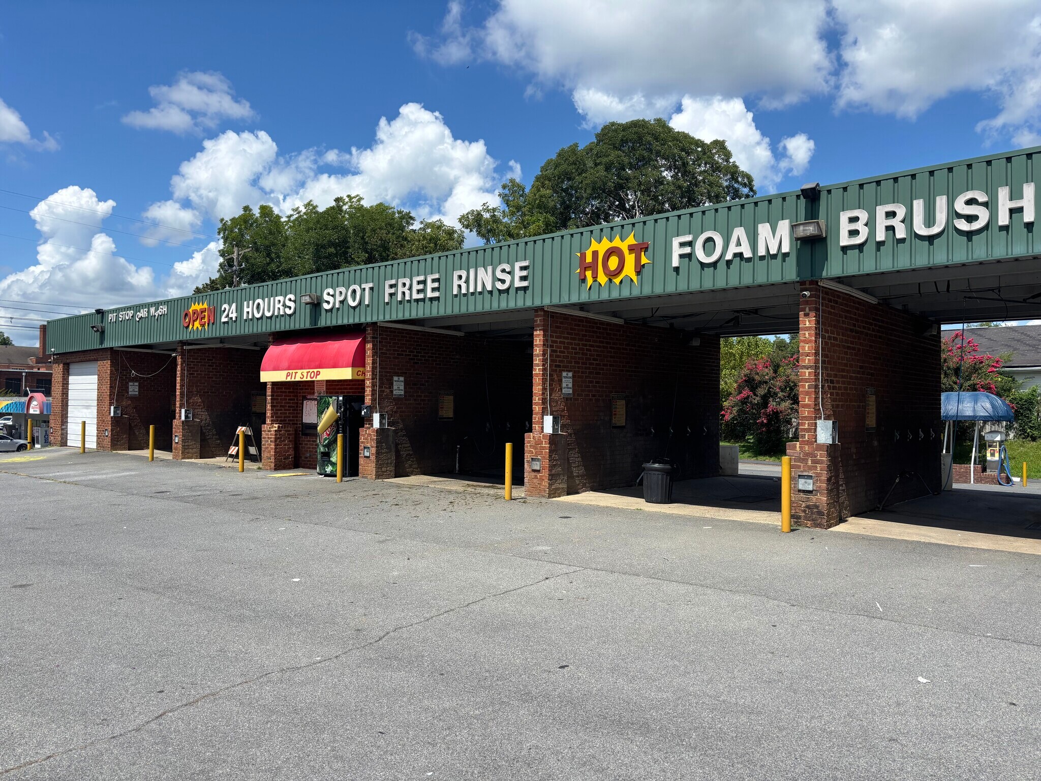 1005 S Roan St, Johnson City, TN à vendre Photo principale- Image 1 de 5