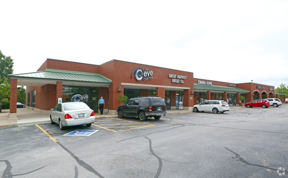 2131-2229 S Neil St, Champaign, IL à vendre - Photo du bâtiment - Image 2 de 7