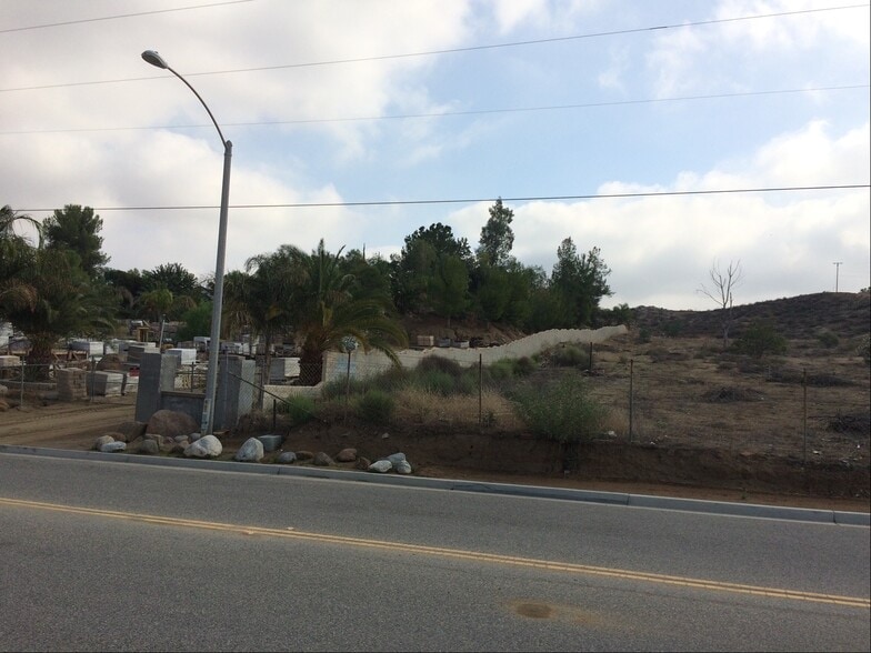 28350 Trellis Ln, Lake Elsinore, CA à vendre - Photo du bâtiment - Image 2 de 4