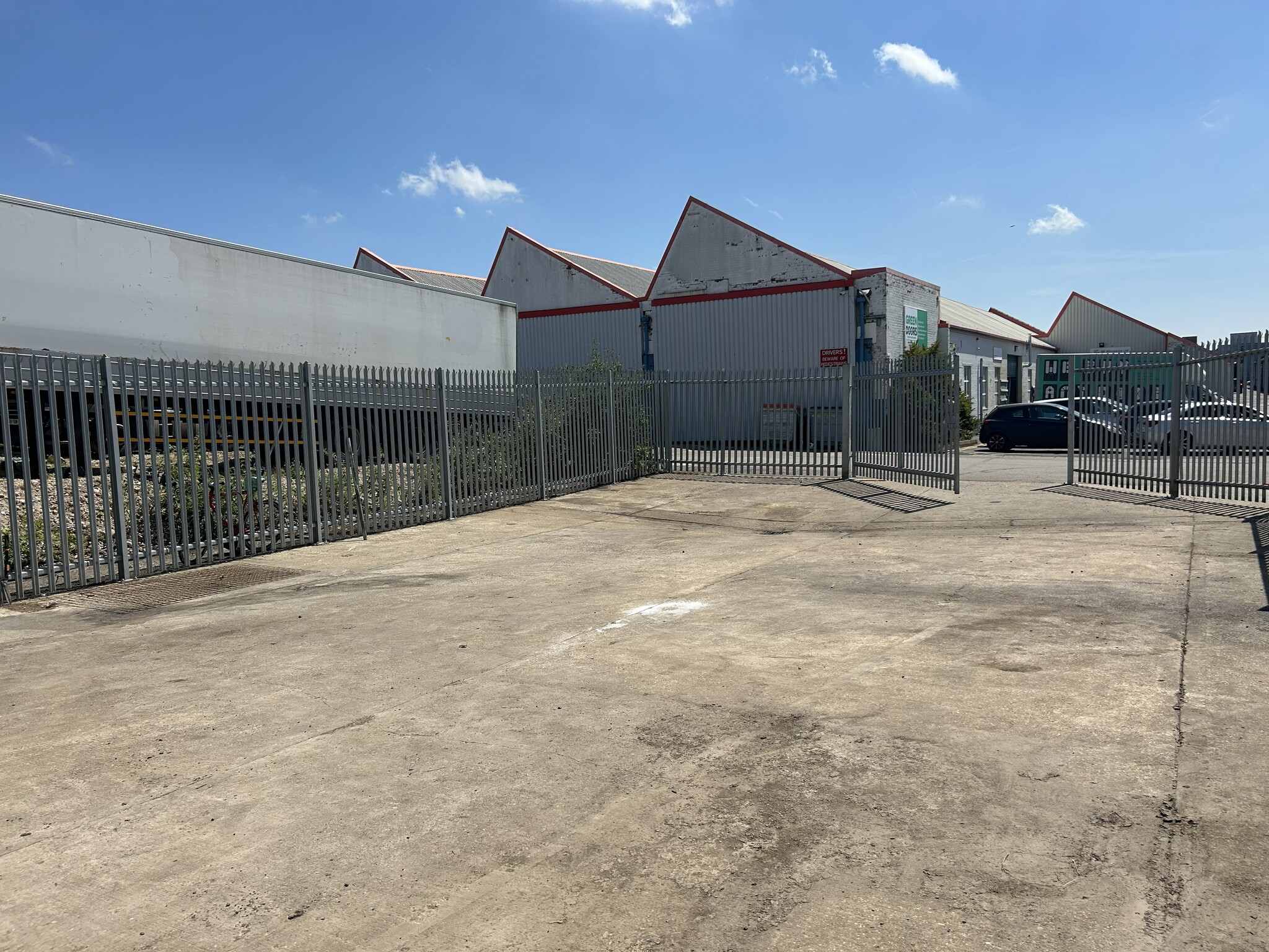Leagrave Rd, Luton for lease Primary Photo- Image 1 of 5