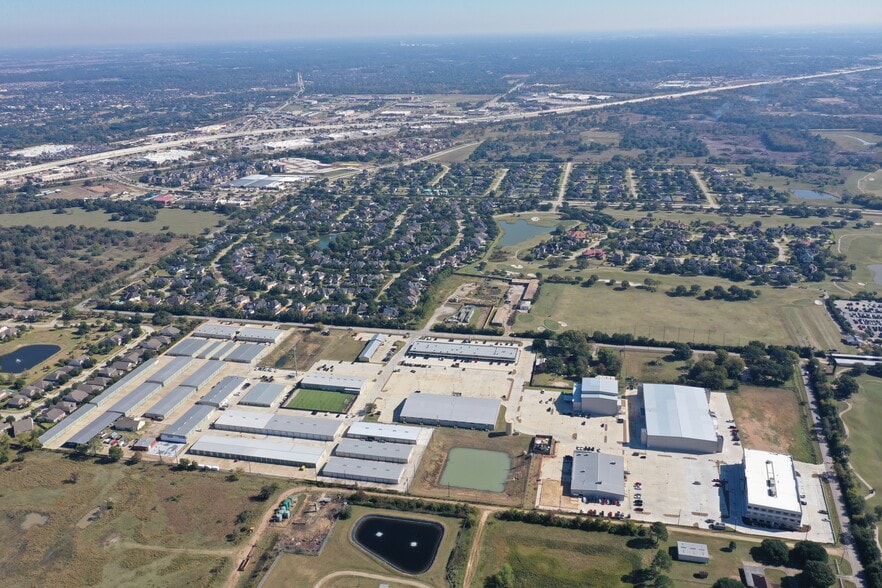 16718 House Hahl Rd, Cypress, TX for lease - Building Photo - Image 3 of 15