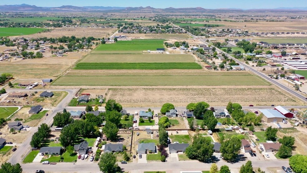 3.32 AC E Midvalley Road, Enoch, UT à vendre - Photo du bâtiment - Image 2 de 13