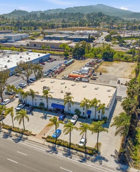 785 E Mission Rd, San Marcos, CA à louer - Photo du bâtiment - Image 3 de 4