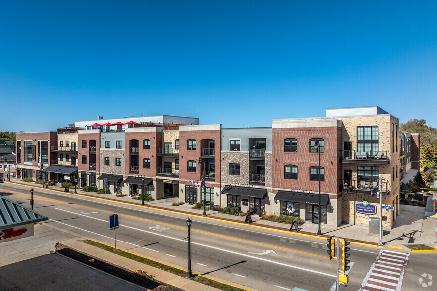 203 E Main St, Waunakee, WI à louer - Photo du bâtiment - Image 3 de 33