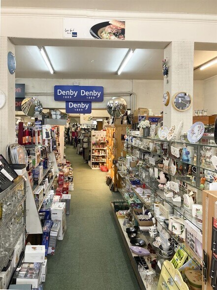 MacDonald's Hardware and Two Flats, Dingwall à vendre - Photo du bâtiment - Image 3 de 14