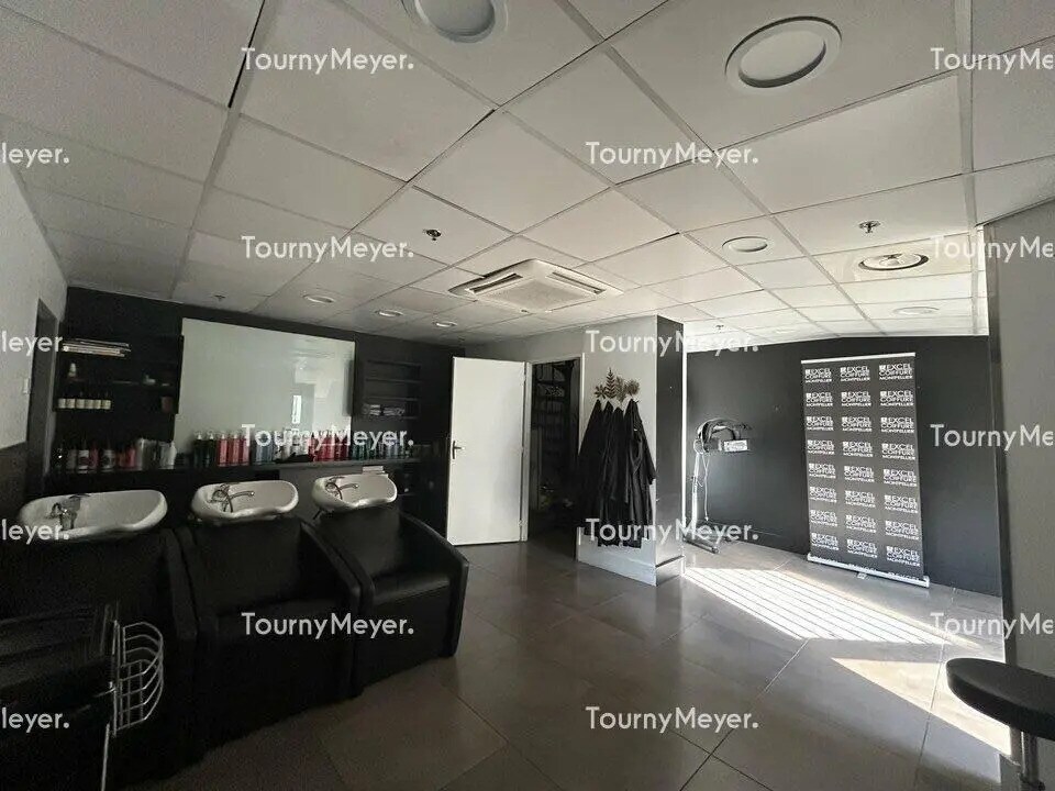 Retail in Montpellier for lease Building Photo- Image 1 of 3