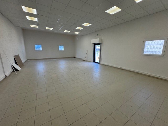 Retail in Saint-Cannat for lease - Building Photo - Image 3 of 7