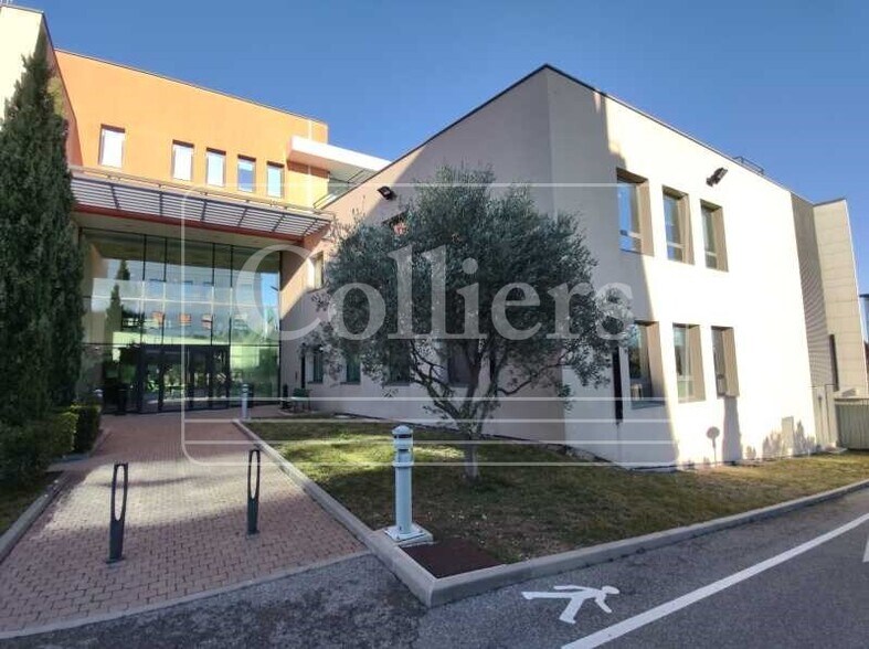 Bureau dans Aix-en-Provence à louer - Photo du bâtiment - Image 2 de 17