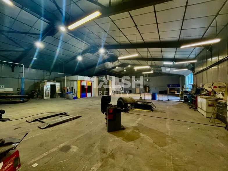 Local d'activités dans Givors à vendre - Photo intérieure - Image 2 de 13