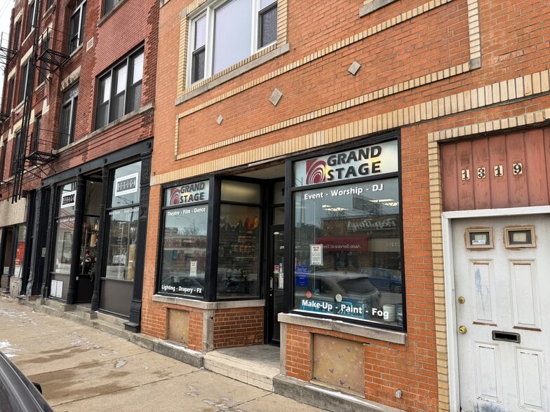 1319 W Grand Ave, Chicago, IL for lease - Building Photo - Image 2 of 3