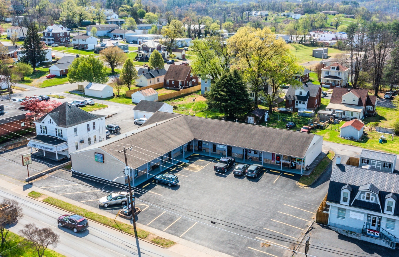 223 W Virginia Ave, Vinton, VA for lease Primary Photo- Image 1 of 19