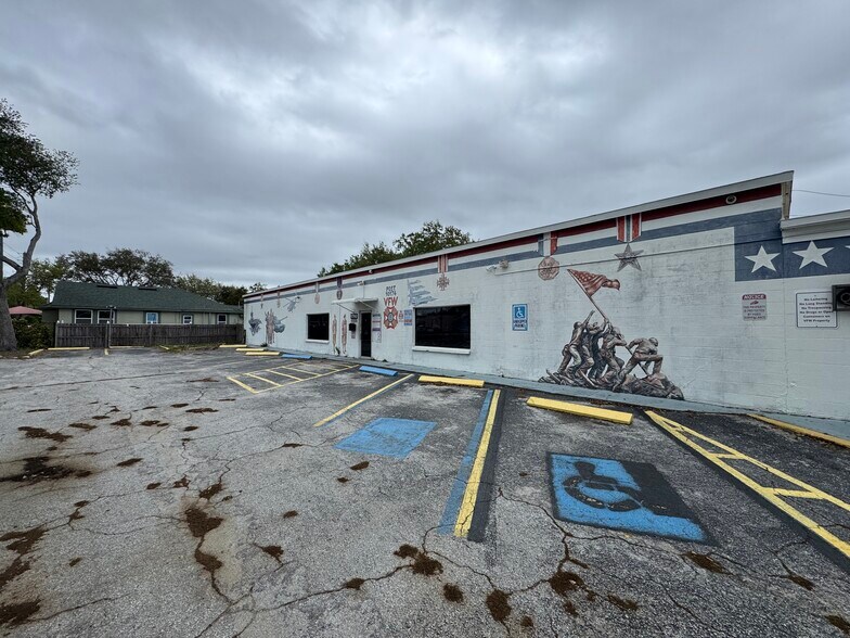 1780 49th St S, Gulfport, FL à louer - Photo du bâtiment - Image 2 de 6