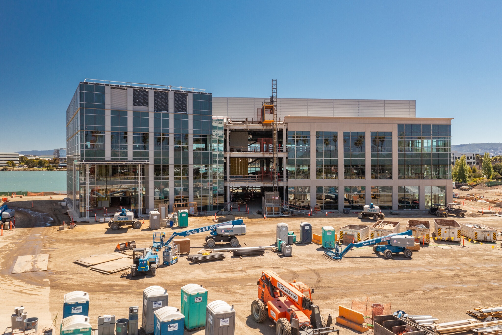 1800 Sierra Point Pky, Brisbane, CA for lease Primary Photo- Image 1 of 3