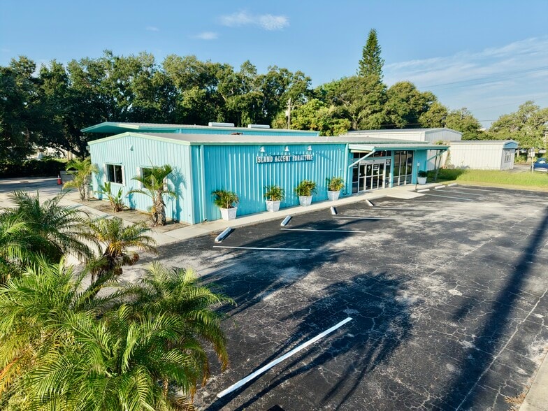715 12th St, Vero Beach, FL for sale - Building Photo - Image 2 of 10