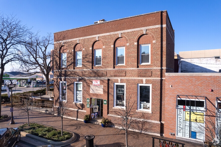 667 Central Ave, Highland Park, IL for lease - Primary Photo - Image 1 of 4
