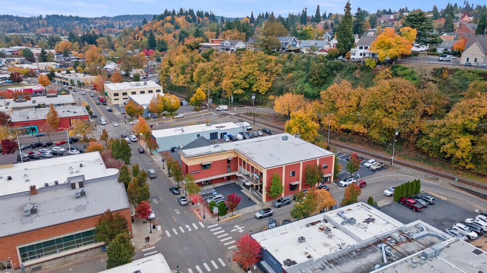 900 Main St, Oregon City, OR à louer - Photo du bâtiment - Image 2 de 20