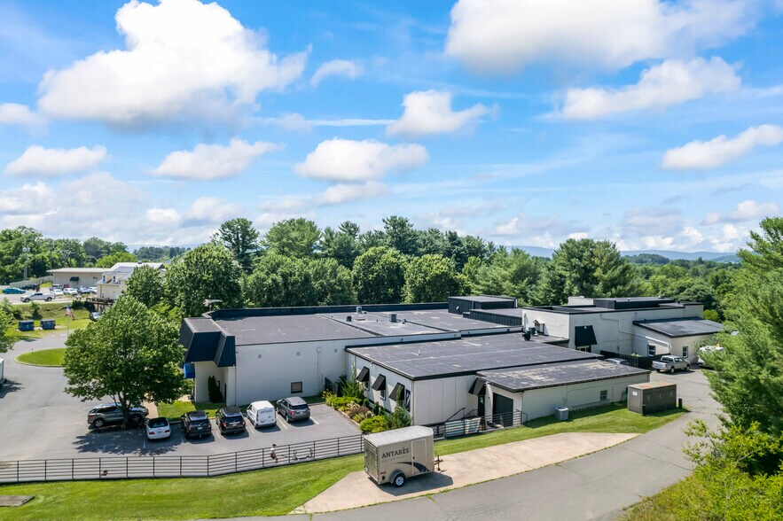 Industrial Portfolio Owner-User portefeuille de 2 propriétés à vendre sur LoopNet.ca - Photo du bâtiment - Image 2 de 15