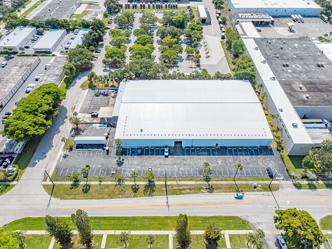 Plus de détails pour 198 Lock Rd, Deerfield Beach, FL - Industriel à louer
