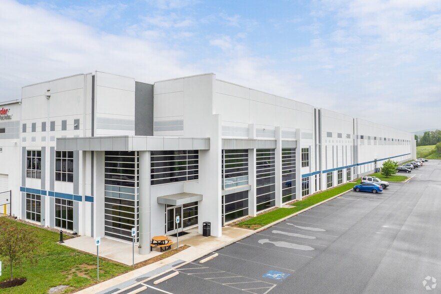 30 Ludwig Ct, Hamburg, PA à louer - Photo du bâtiment - Image 2 de 5