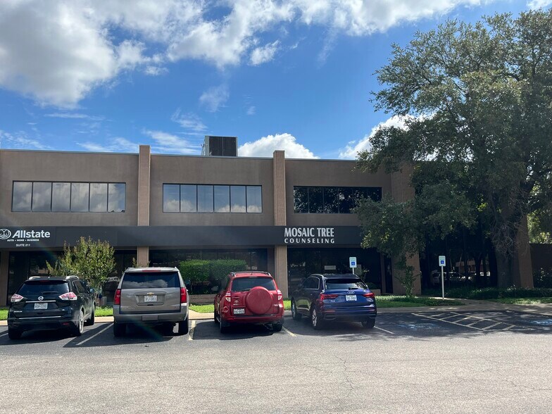 2600 N Gessner Rd, Houston, TX à louer - Photo du bâtiment - Image 2 de 6