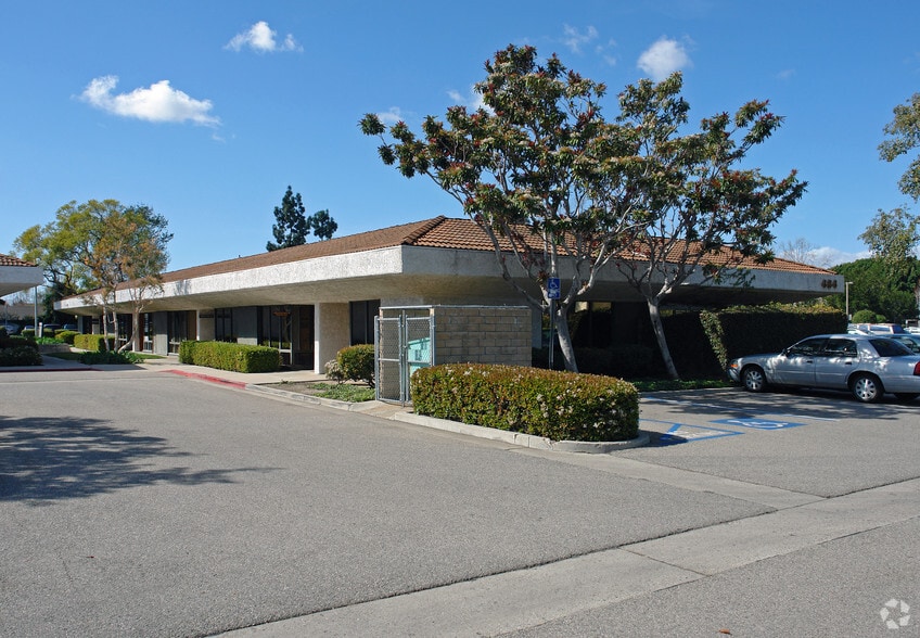 484 Mobil Ave, Camarillo, CA for sale - Building Photo - Image 2 of 4