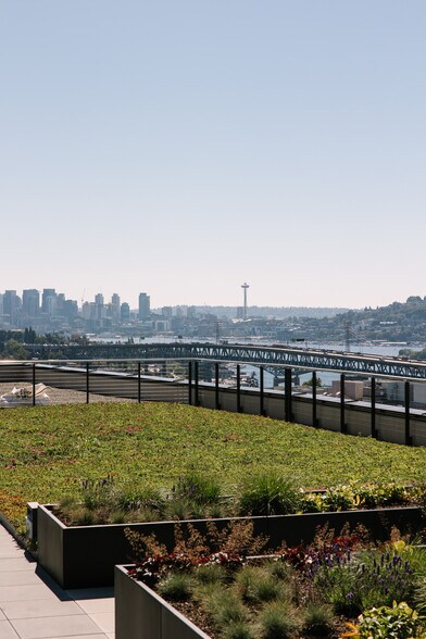 4530 12th Avenue, Seattle, WA à louer - Photo du bâtiment - Image 2 de 8