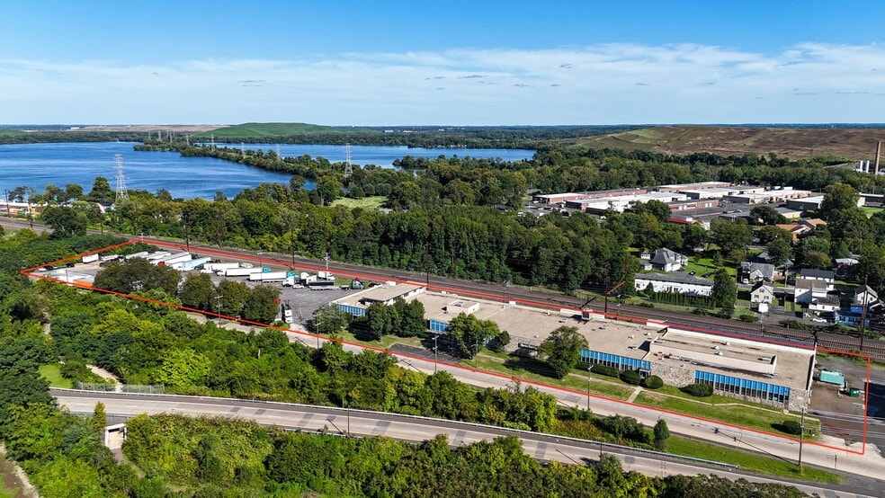 8400 Rt 13, Levittown, PA à louer - Photo du bâtiment - Image 1 de 5