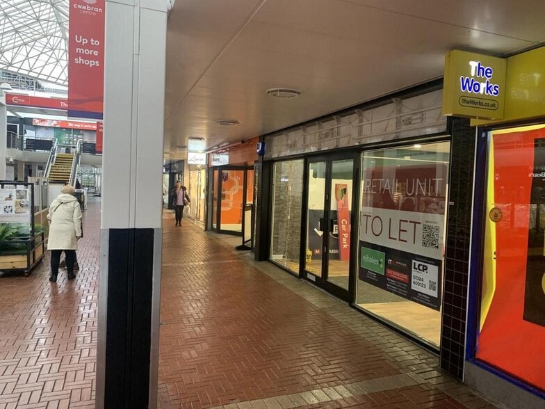 2-4 Monmouth Walk, Cwmbran for lease - Building Photo - Image 2 of 8